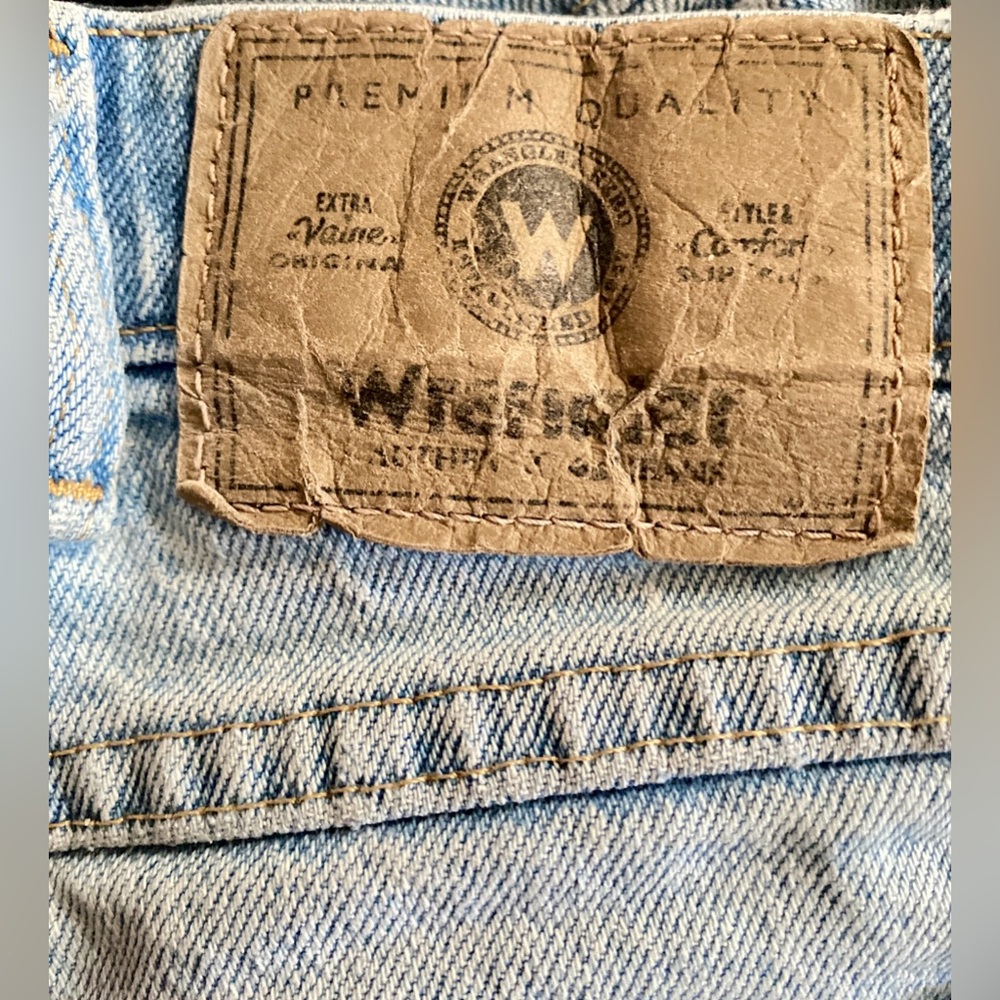 34/29 Wrangler Authentic Premium Quality Blue Jeans - distressed - Picture 14 of 17